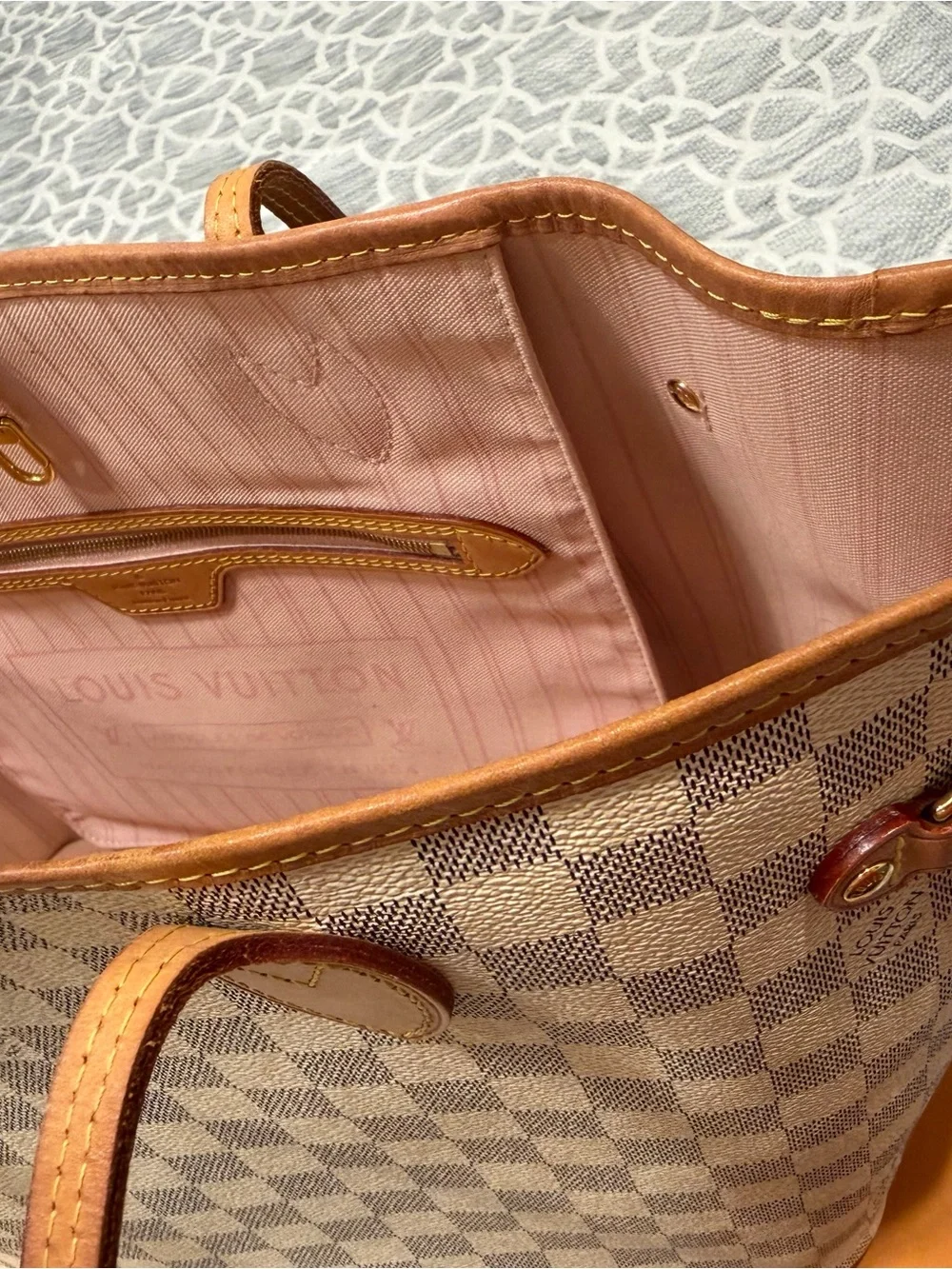Louis Vuitton Damier Azur Canvas Neverfull MM Tote in Beige with Pink Interior - Picture 7 of 17